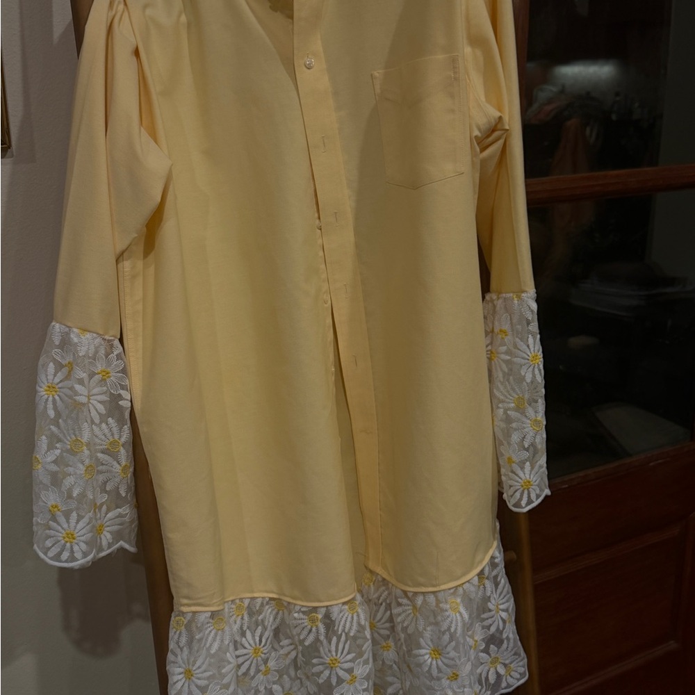 Yellow Embroidered Daisy-Trim Button-Up Nightshirt